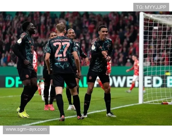 穆西亚拉与基米希默契配合,助力拜仁攻防转换