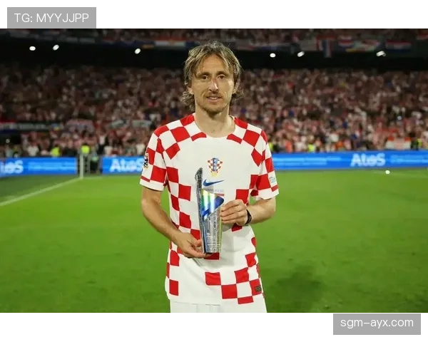 德容 vs 莫德里奇：中场组织与节奏控制差距在哪